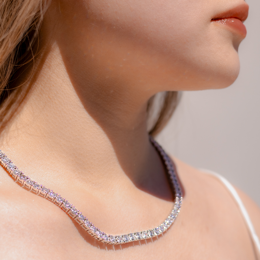 Collar tipo tennis con diamantes en oro blanco elegante