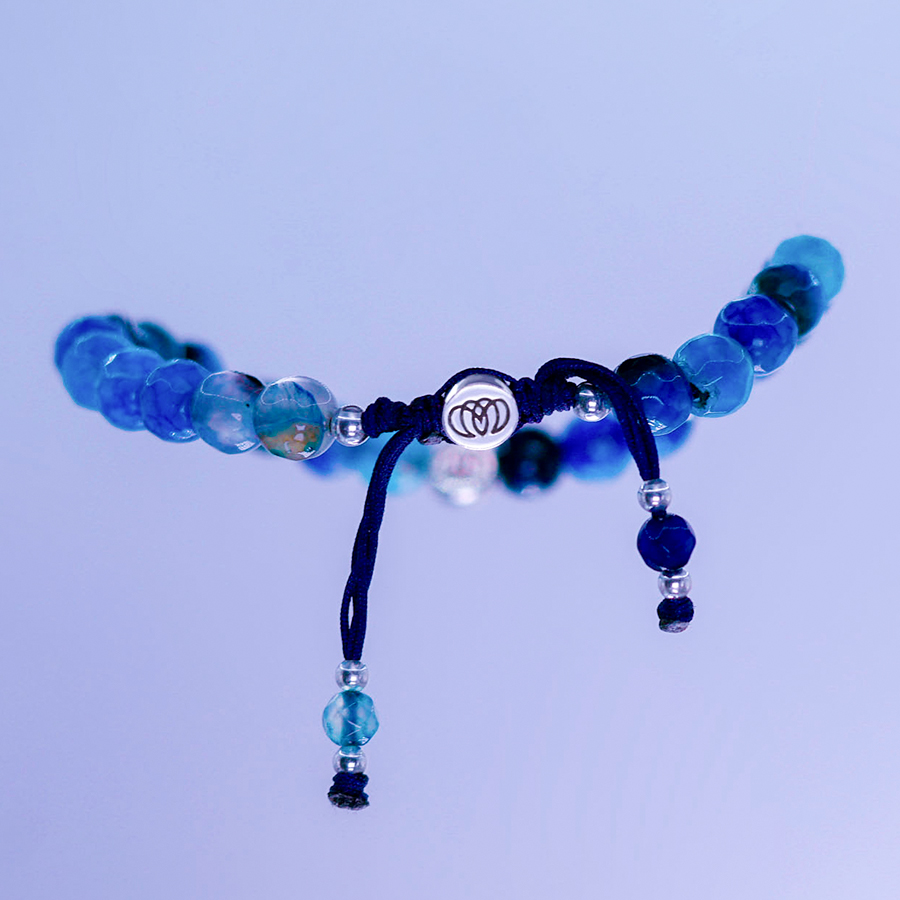 Brazalete Cielo Nocturno de ágata azul artesanal con plata 925 para serenidad, claridad emocional y equilibrio interior