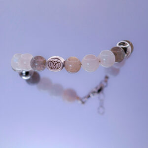 Brazalete Luna Llena de piedra luna artesanal con labradorita y plata 925 para intuición, transformación y calma energética