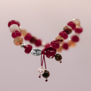 Brazalete Marsola de cuarzo cherry, ágata, perla y plata 925 de MONOCH, joya holística de vitalidad y amor propio