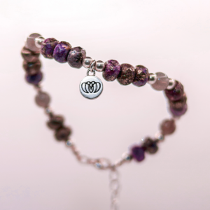 Brazalete Glicina de pirita y labradorita con plata 925 de MONOCH, joya holística de visión y enfoque