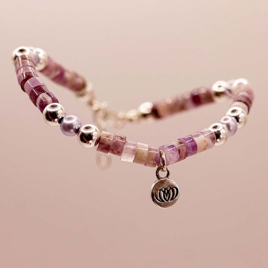 Brazalete Lila con fluorita, perla morada clara y plata 925 de Monoch