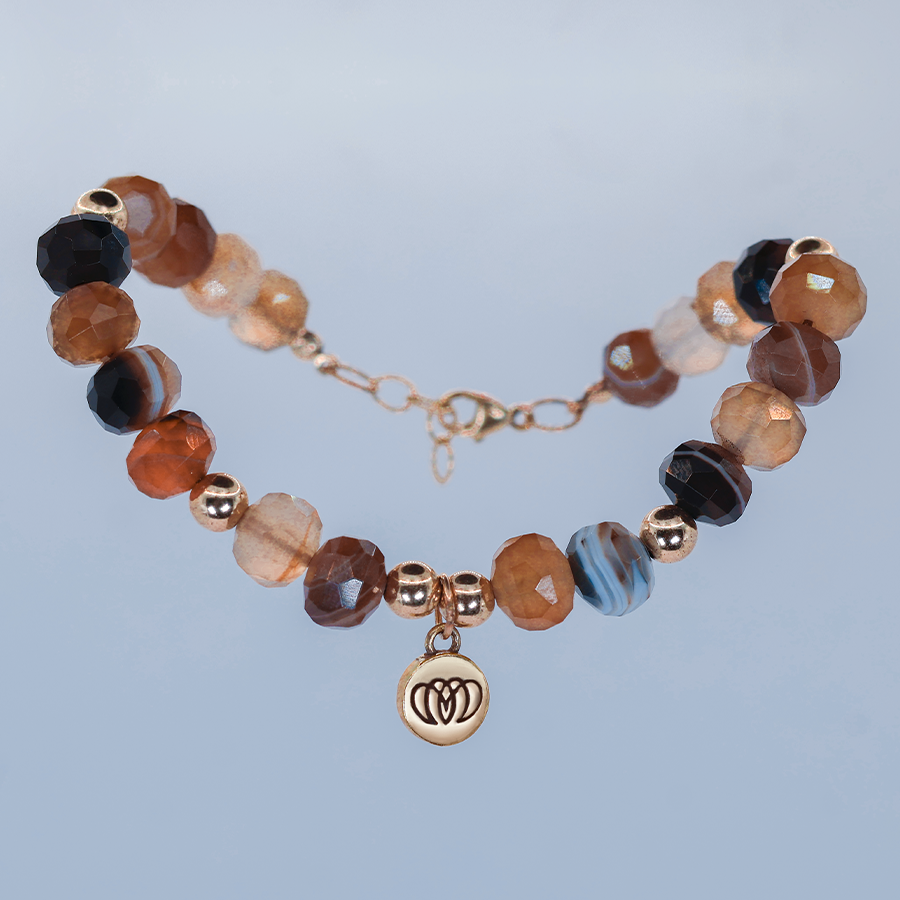 Brazalete Mantripora de ágatas naturales con detalles en oro Colección Marina