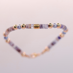 Brazalete modelo único con fluorita, perlas y detalles en chapa oro 14k