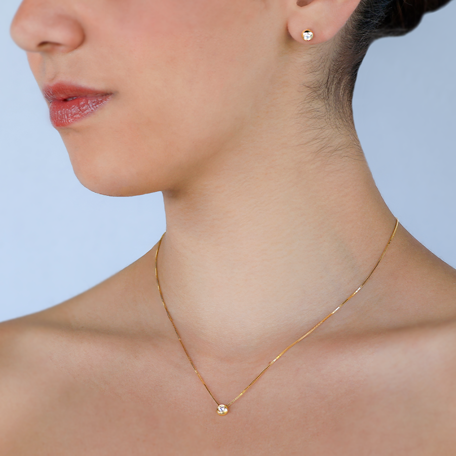 Juego de collar y aretes de oro amarillo con diamantes elegante