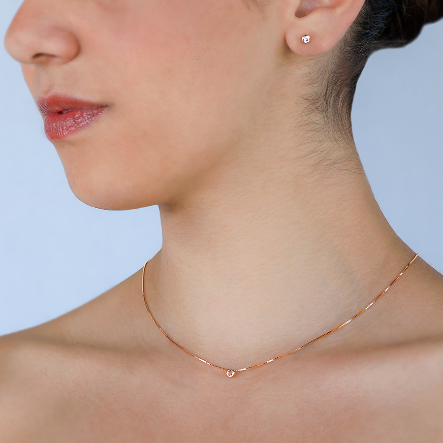Juego de collar y aretes de oro rosado con diamantes delicado