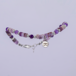 Brazalete de amatista y fluorita con detalles en plata colección marina