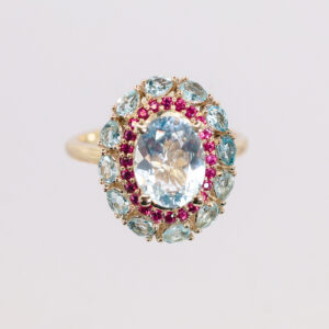 Anillo de aguamarina y rubíes en oro amarillo 14k elegante