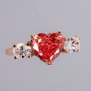Anillo de oro rosa 14k con diamantes y corazón rojo elegante