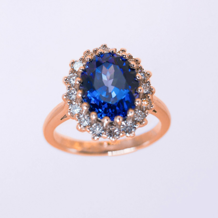 Anillo de zafiro azul con diamantes en oro rosa estilo Lady Di