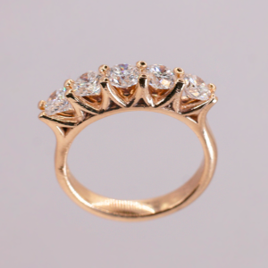 Churumbela Nova Crown de oro amarillo 14k con diamantes diseño tipo corona