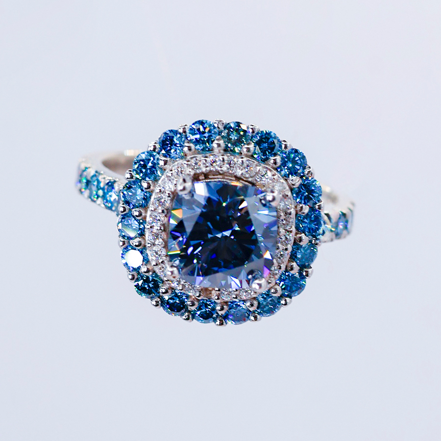 Anillo Winter Blue de oro blanco 14k con diamantes azules elegante