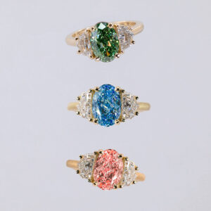 Anillo prisma de diamantes en oro amarillo 14k con piedra de color
