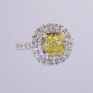 Anillo solee de diamantes amarillo con doble halo en oro 14k elegante