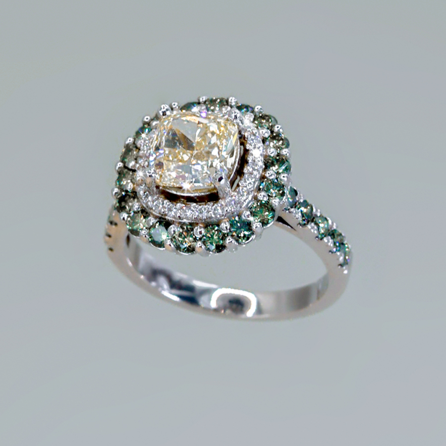 Anillo eden de diamantes con doble halo en oro blanco 14k con tonos verdes