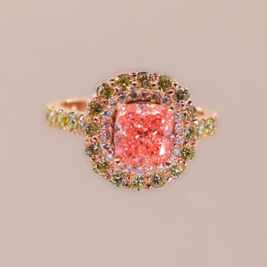 Anillo flora de diamantes rosa con doble halo y detalles verdes en oro 14k