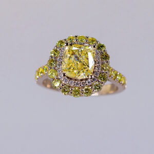 Anillo sunny de diamantes amarillo con doble halo en oro 14k elegante