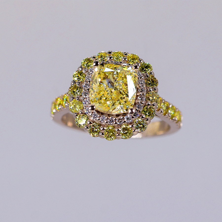 Anillo sunny de diamantes amarillo con doble halo en oro 14k elegante