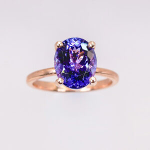 anillo violet de tanzanita en oro rosa 14k