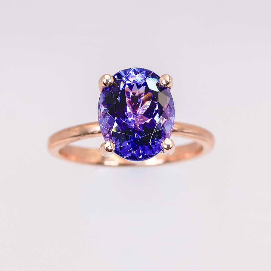 anillo violet de tanzanita en oro rosa 14k